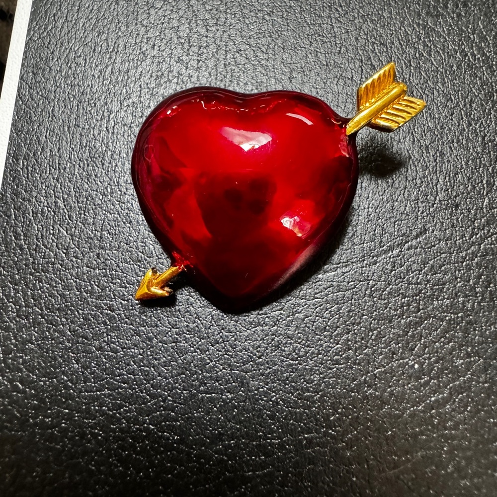VALENTINE HEART & ARROW Brooch Pin Beautiful Enamel Finish! New w Box I LOVE YOU